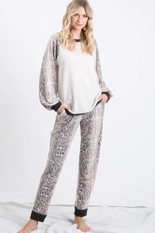 Snakeskin sleeve soft long sleeve