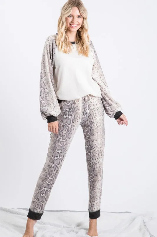 Snakeskin sleeve soft long sleeve